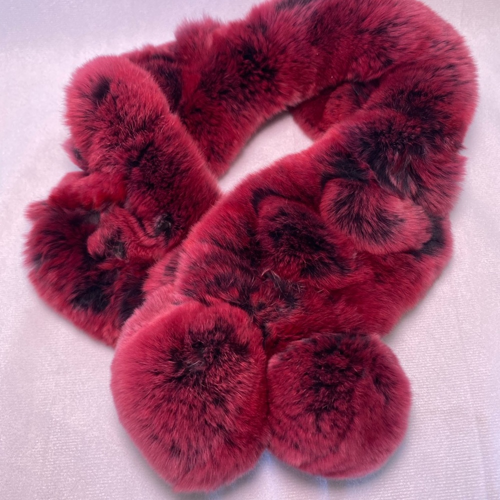 NWT 🍷Short Rex Rabbit Pull Through Scarf Wine